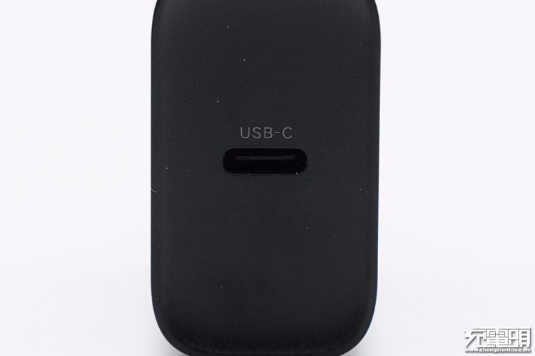 beats36520W快充充电器外观