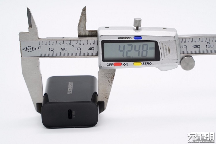 beats36520W快充充电器外观