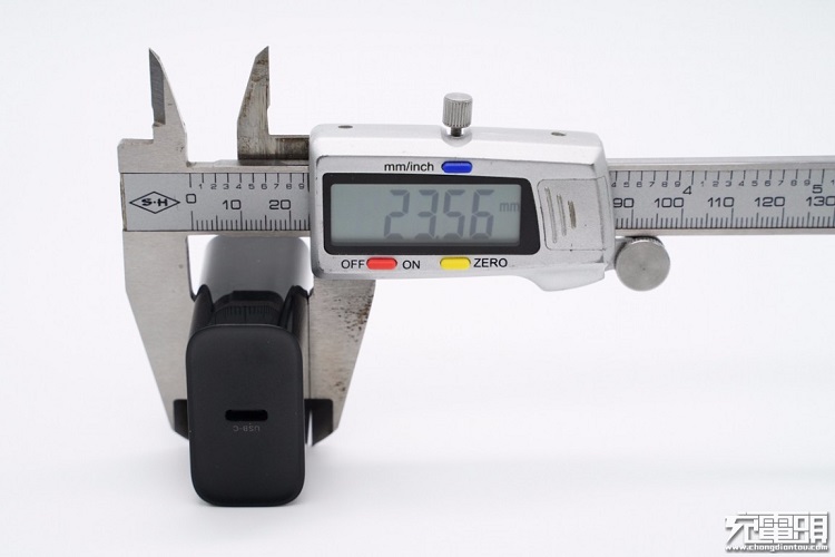 beats36520W快充充电器外观